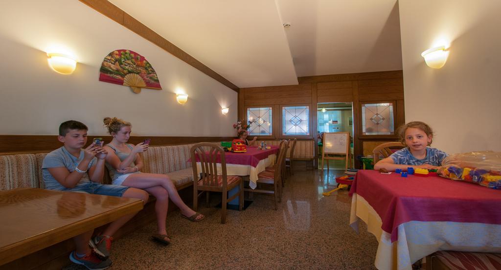 Albergo Sayonara Комано Терме Екстериор снимка