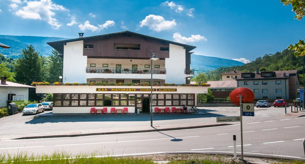 Albergo Sayonara Комано Терме Екстериор снимка