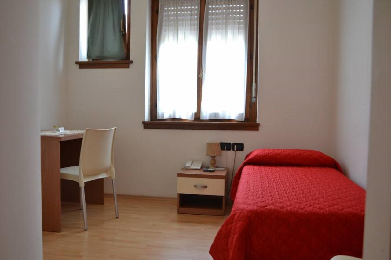 Albergo Sayonara Комано Терме Екстериор снимка